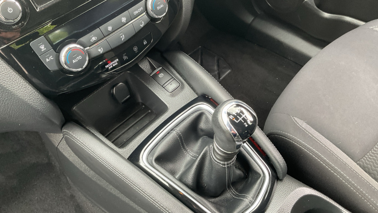 Nissan Qashqai 1.3 DiG-T Acenta Premium 5dr Petrol Hatchback